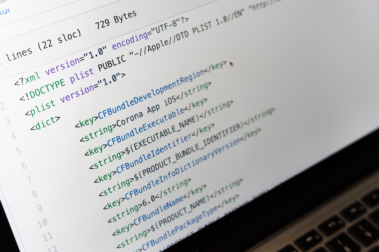 ノーコードでアプリ画面を設計する様子