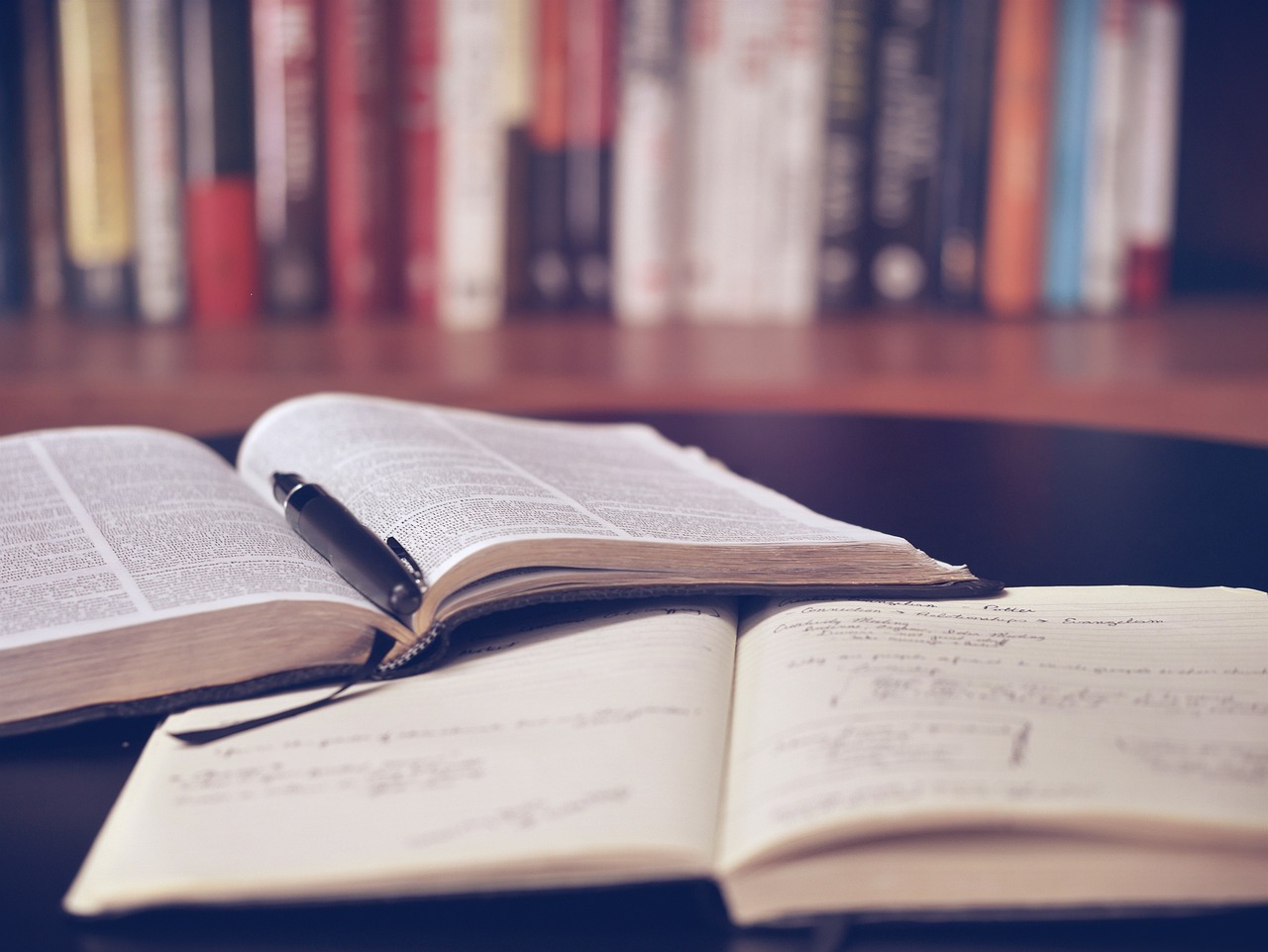開いた本と読書ノート