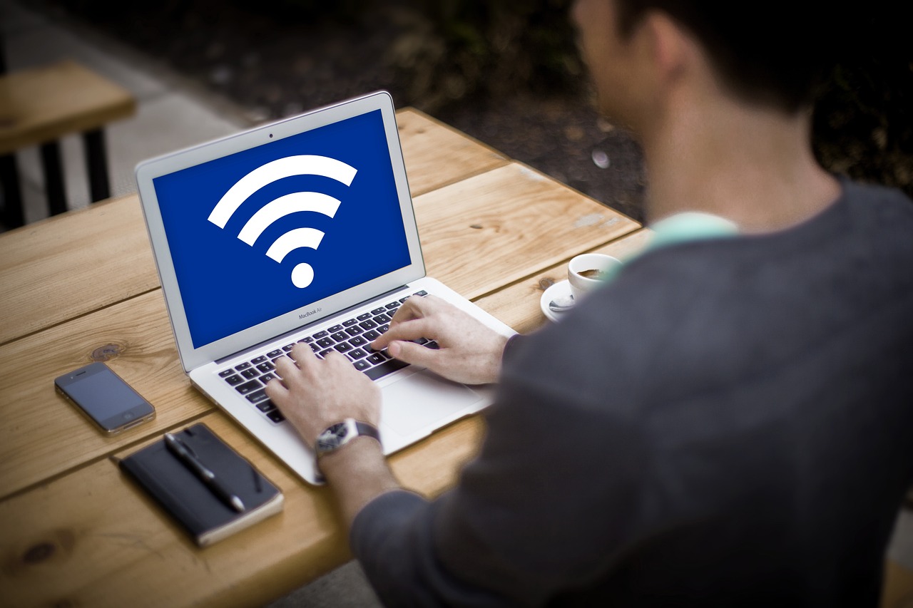 ネットワーク接続を確認するパソコン利用者